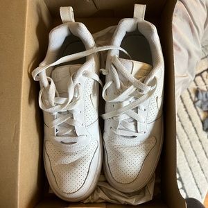 Women’s Nike court borough low